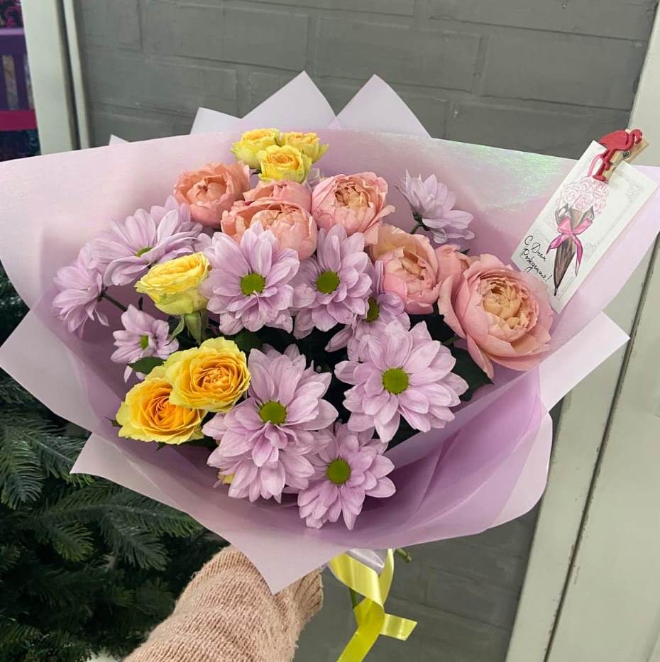 Букет цветов из: Хризантемы и Розы